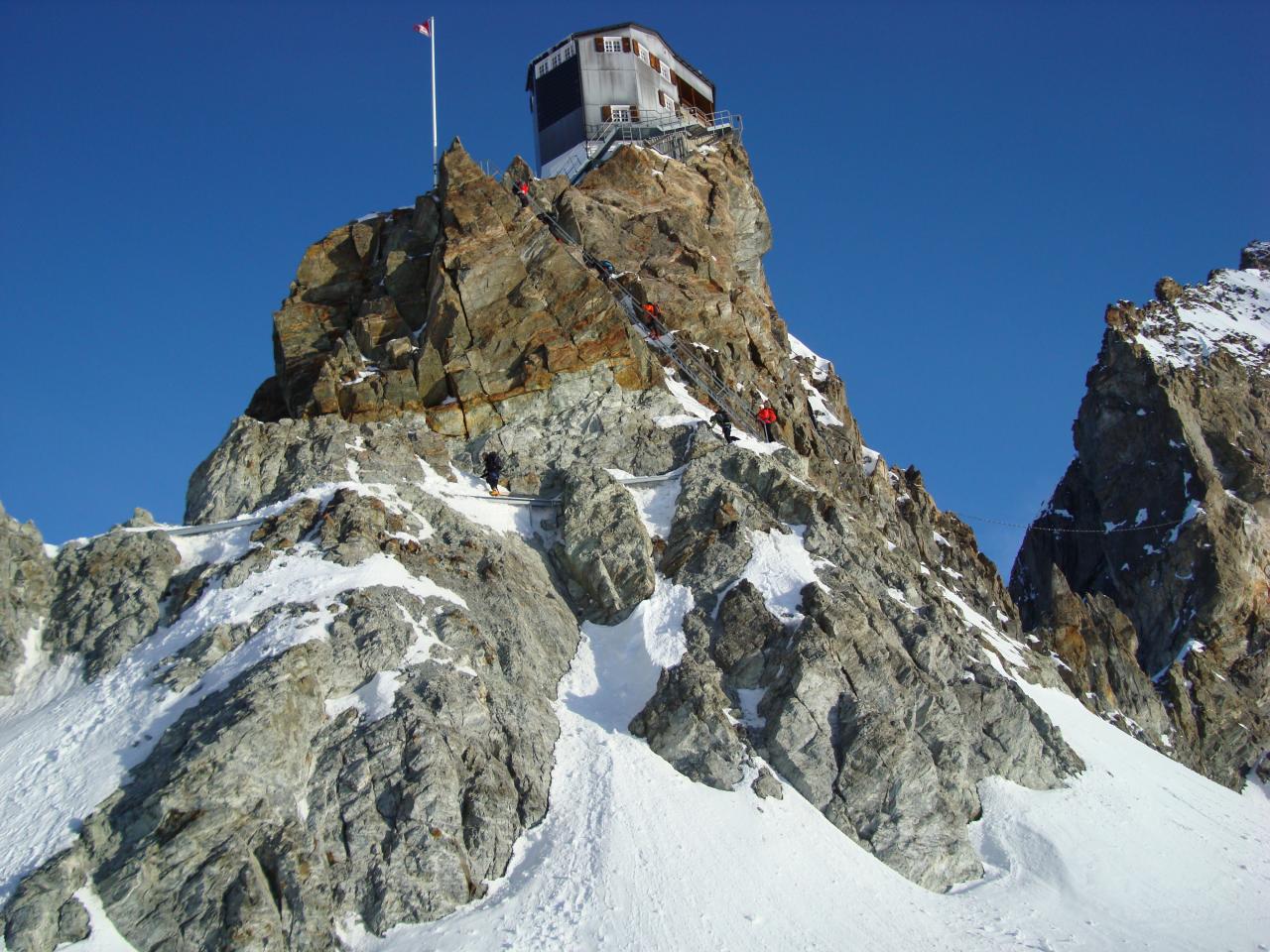 chamonix zermatt cabane Bertol 3311m