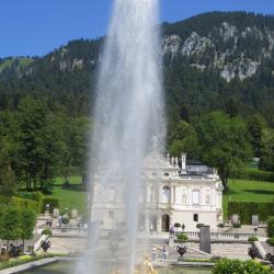 Château de Linderhof et son jet d'eau